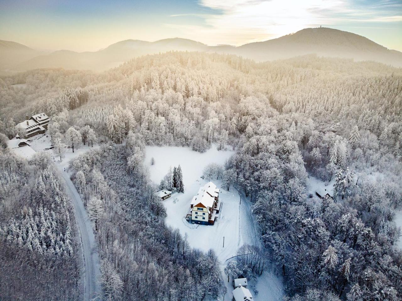 Hotel Edvard Frenštát pod Radhoštěm Extérieur photo